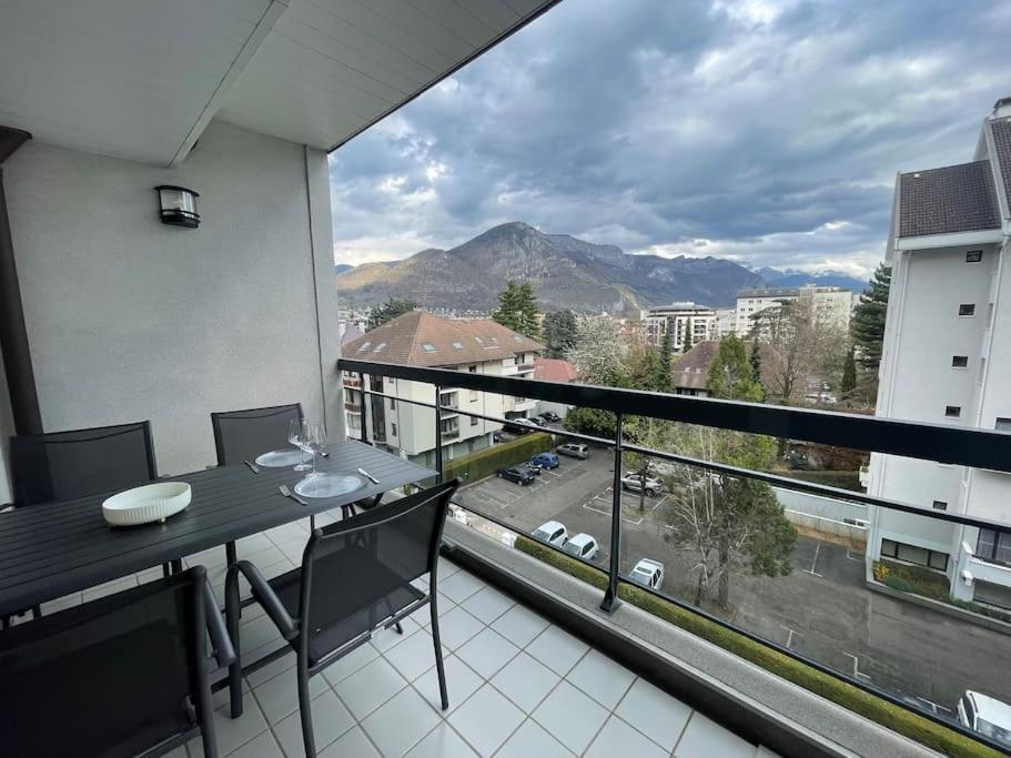Le Mont-Veyrier, Parking Et Vue Daire Annecy Dış mekan fotoğraf