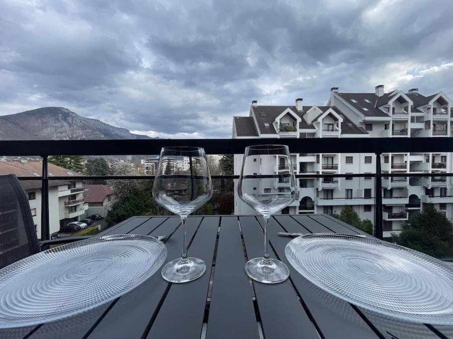 Le Mont-Veyrier, Parking Et Vue Daire Annecy Dış mekan fotoğraf