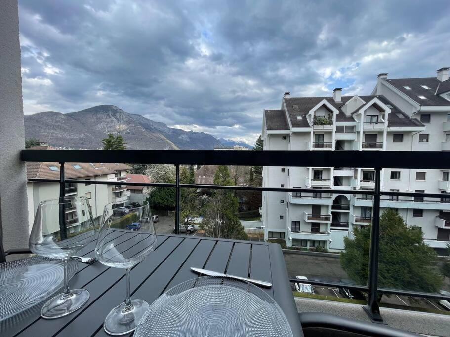 Le Mont-Veyrier, Parking Et Vue Daire Annecy Dış mekan fotoğraf